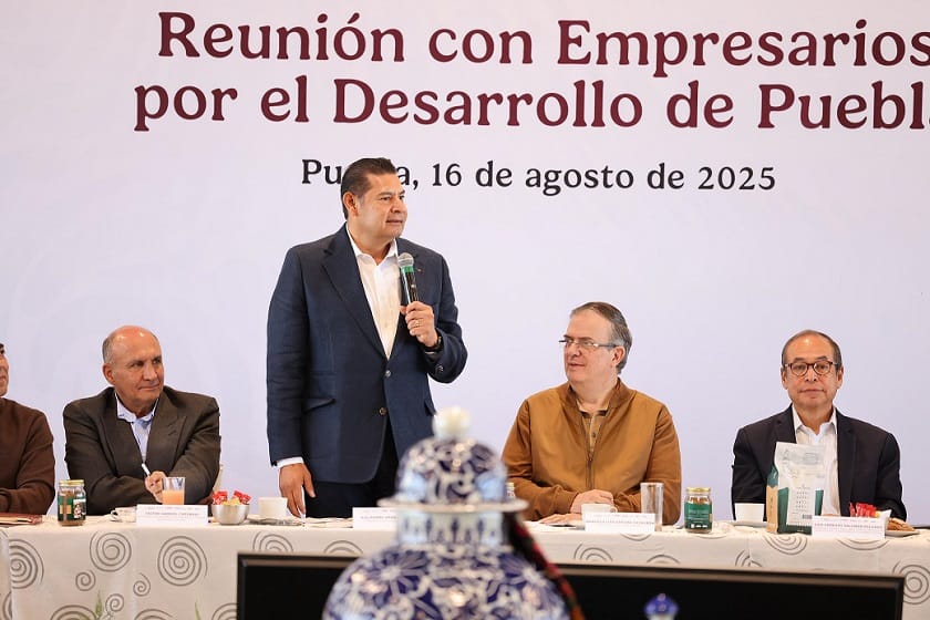 Tren de Pasajeros México- Puebla- Veracruz pasará por San José Chiapa, destacan Ebrard y Armenta