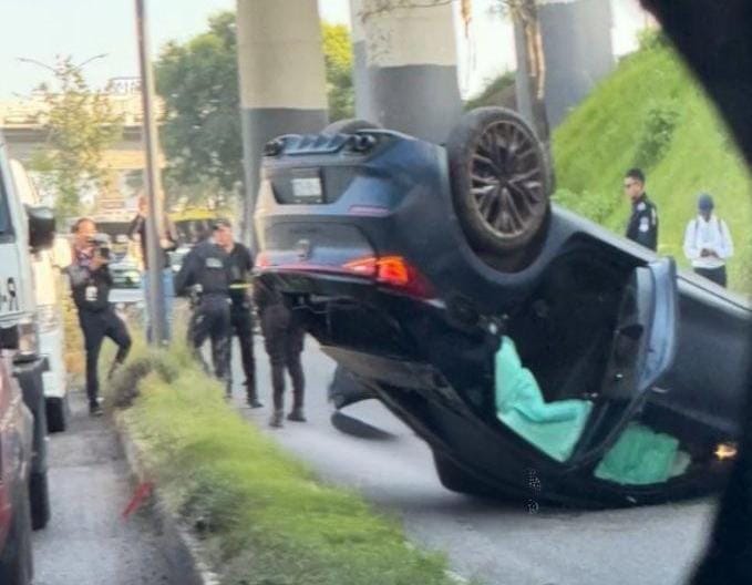 Cae vehículo de la México-Puebla, se reporta un lesionado