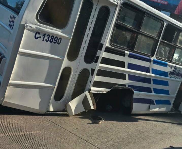 Se desprende llanta de Ruta Nueva Generación Angelópolis; no hay lesionados
