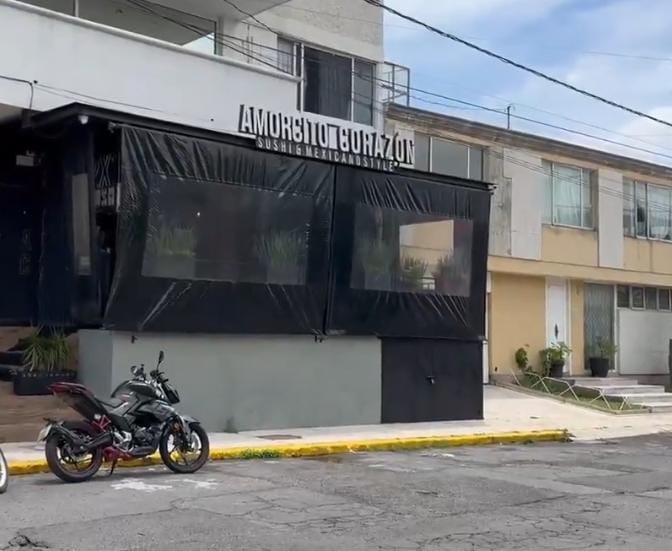 Asalto violento sufren clientes y personal de restaurante en la colonia La Paz