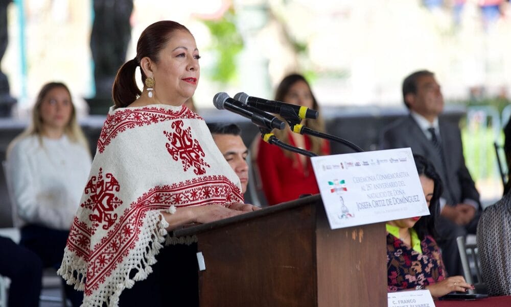 Historia se escribe con nombre de mujer, asegura Laura Artemisa al recordar a la Corregidora