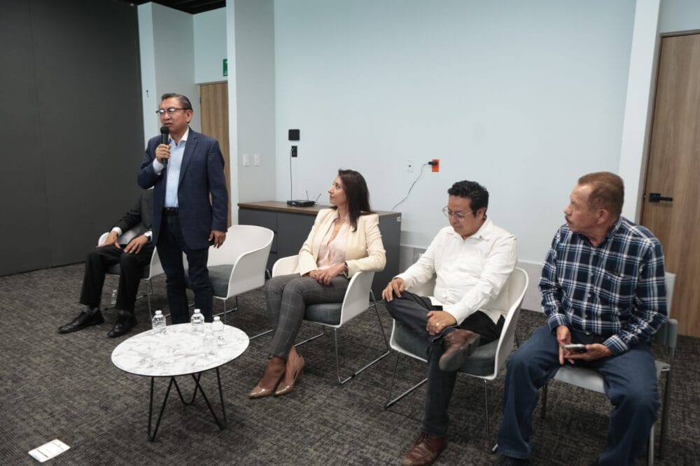 Realizan en el Congreso conversatorio sobre la “Historia del chile en nogada”