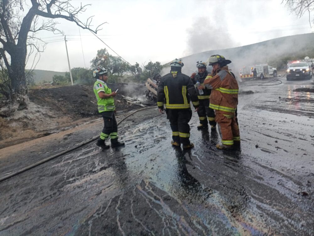 Se registra incendio de tractocamión en la Puebla-Orizaba