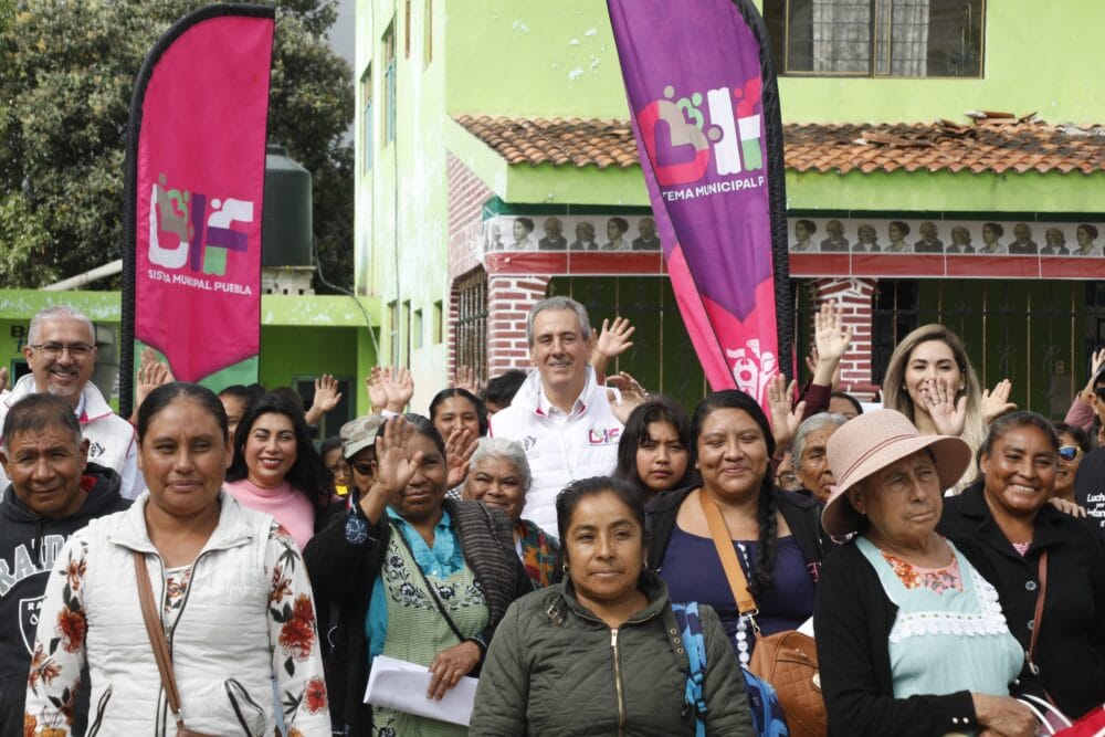 Entrega Pepe Chedraui apoyos alimentarios en Azumiatla