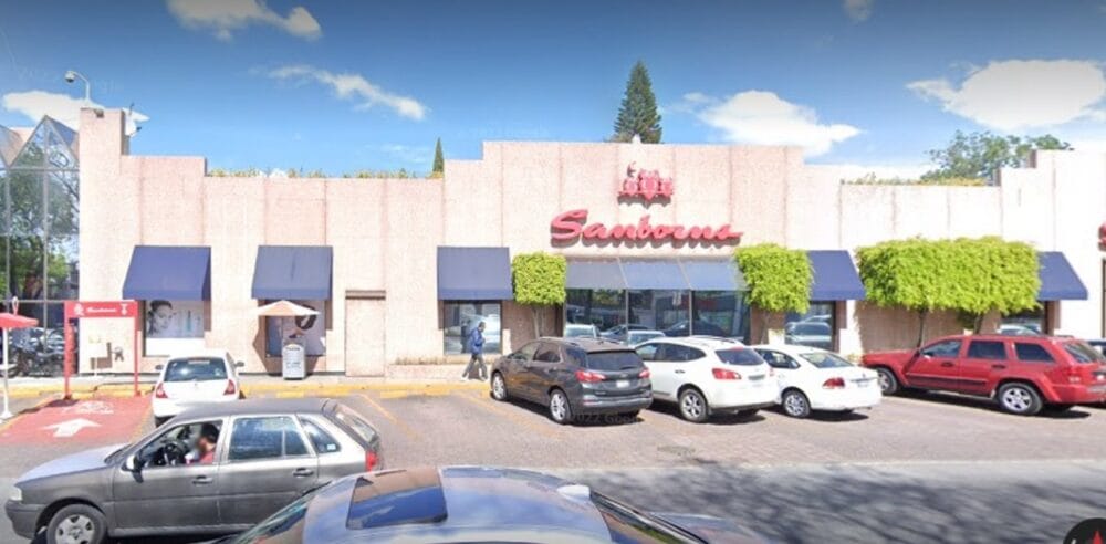 Roban más de 65 mil pesos en Sanborns de Huexotitla