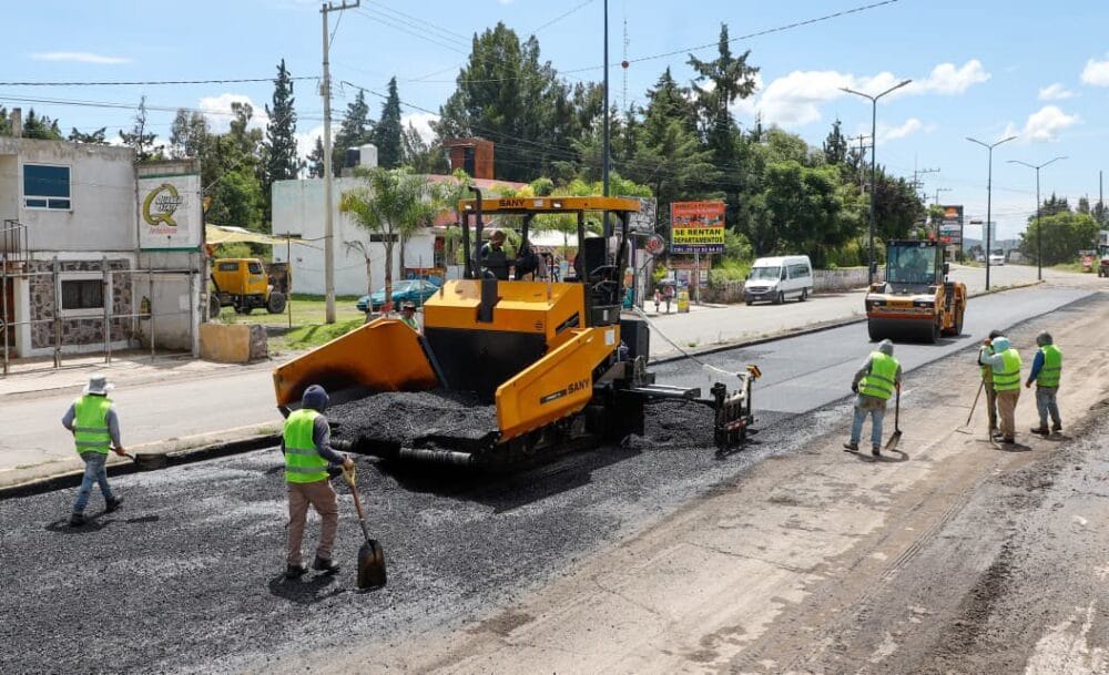 Con aplicación correcta de recursos y ahorro del 68%, en Puebla Capital se rehabilitan 1,200 calles