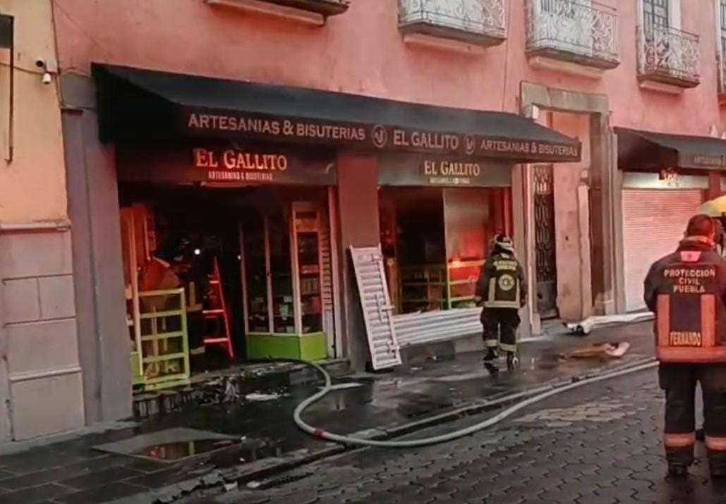 Incendio consume negocio de bisuteria “El Gallito” en 2 Poniente