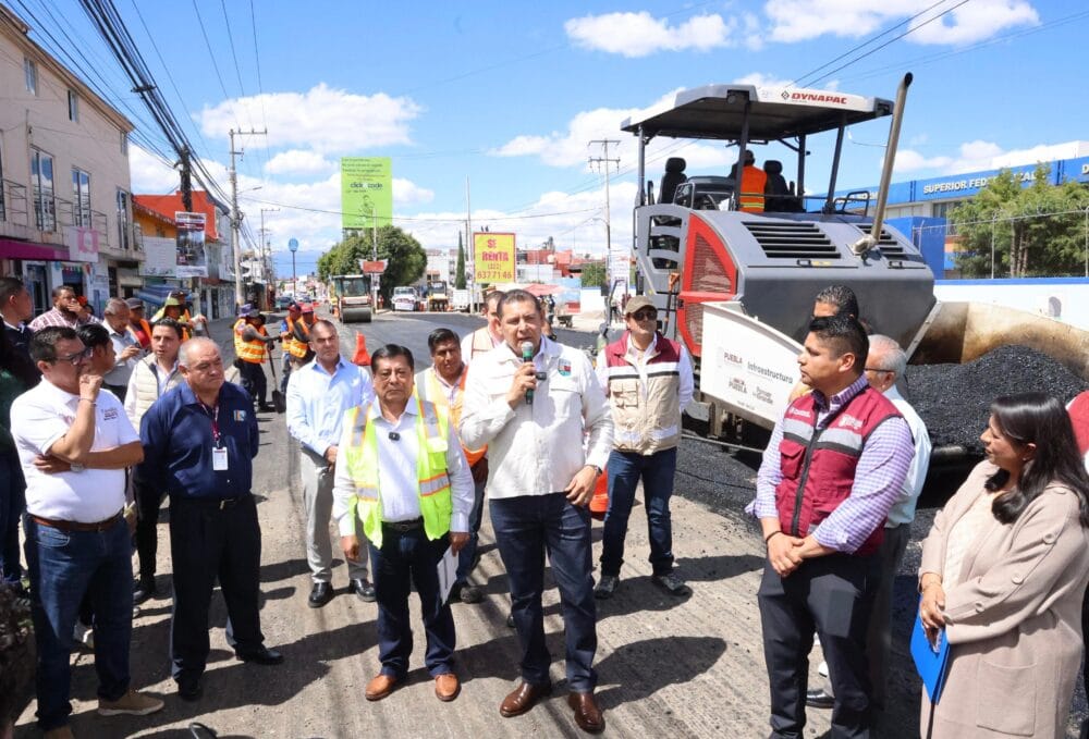 Supervisa gobernador Armenta pavimentación en Camino Real a Cholula y Zavaleta