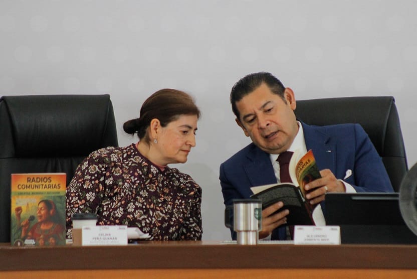 Alejandro Armenta levanta la mano a Celina Peña para cargo popular en 2027