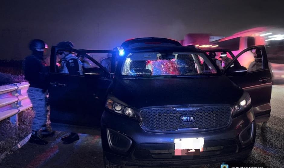 Guardia Nacional asegura camioneta con 50 paquetes de sustancias ilícitas en Amozoc