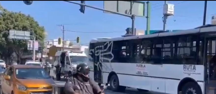 Choque entre RUTA y vehículo deja un lesionado en la 11 Sur y Boulevard Valsequillo