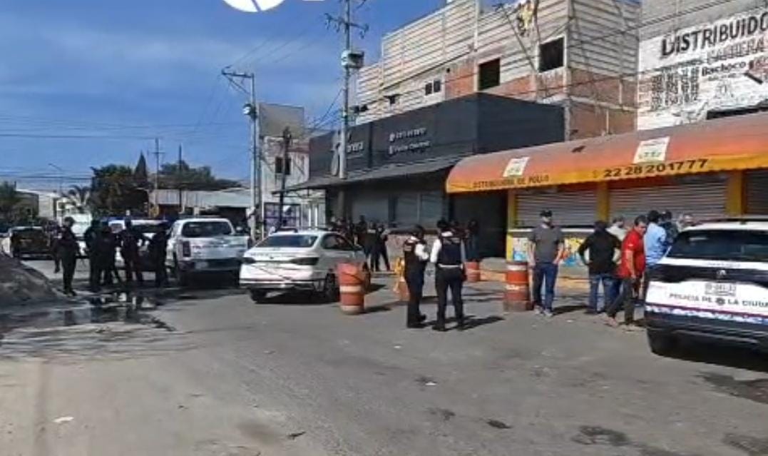 Matan a balazos a dueño de distribuidora de pollos en la Central de Abasto