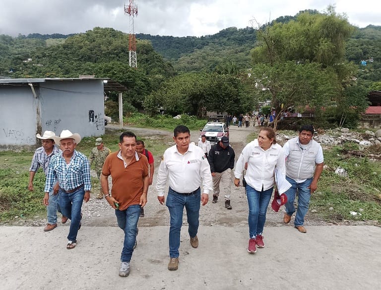 Con sensibilidad y visión humanista, Gobierno estatal mantiene atención a familias de Chicontla