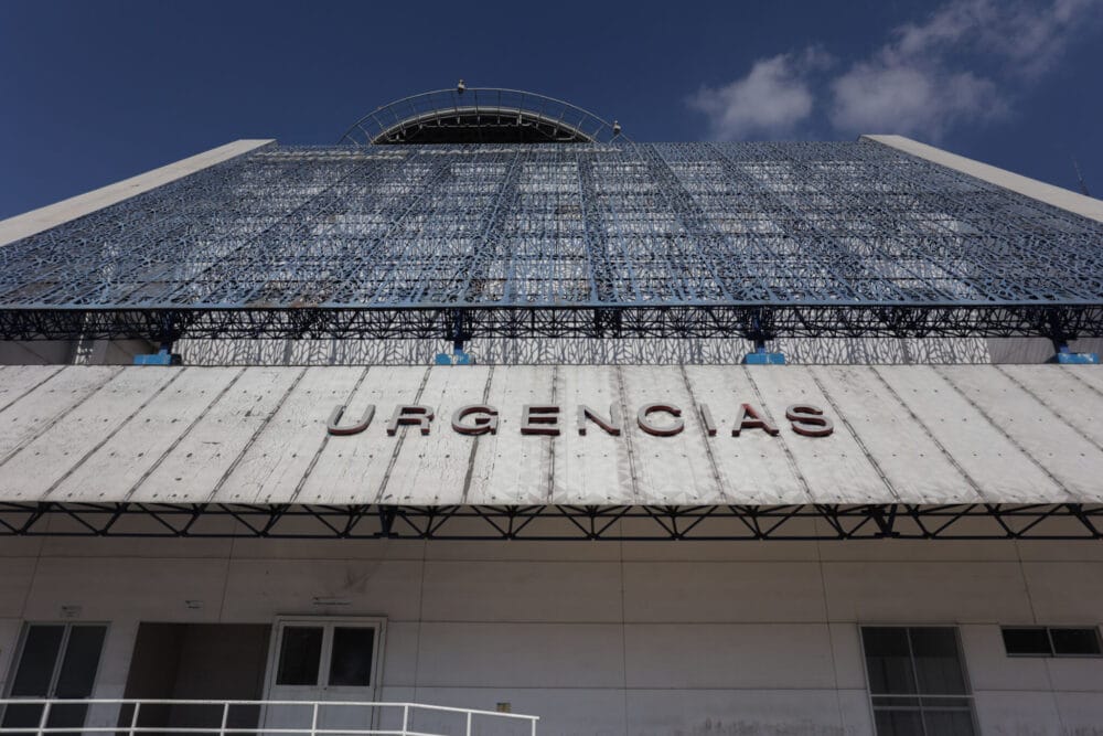 Muere joven afuera del Hospital de Traumatología cuando llegaba para recibir atención