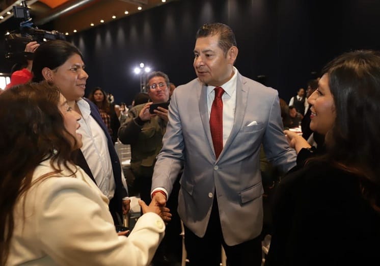 Reconoce gobernador Armenta trabajo de comunicadores; anuncia Casa de Periodista en 2026 