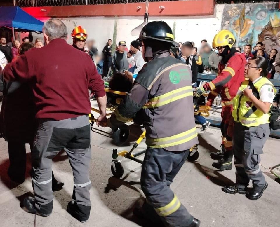 Falla en juego mecánico deja tres lesionados en feria patronal de Lomas de Castillotla