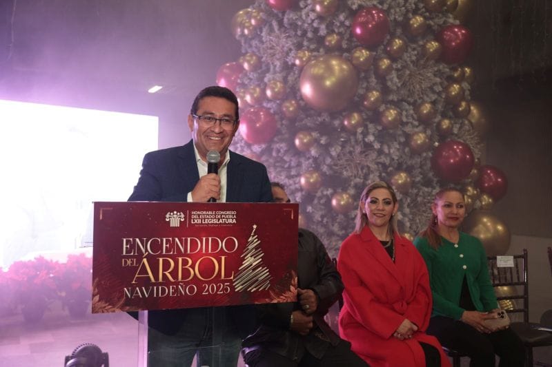 Destacan fraternidad y convivencia en el encendido del árbol navideño del Congreso