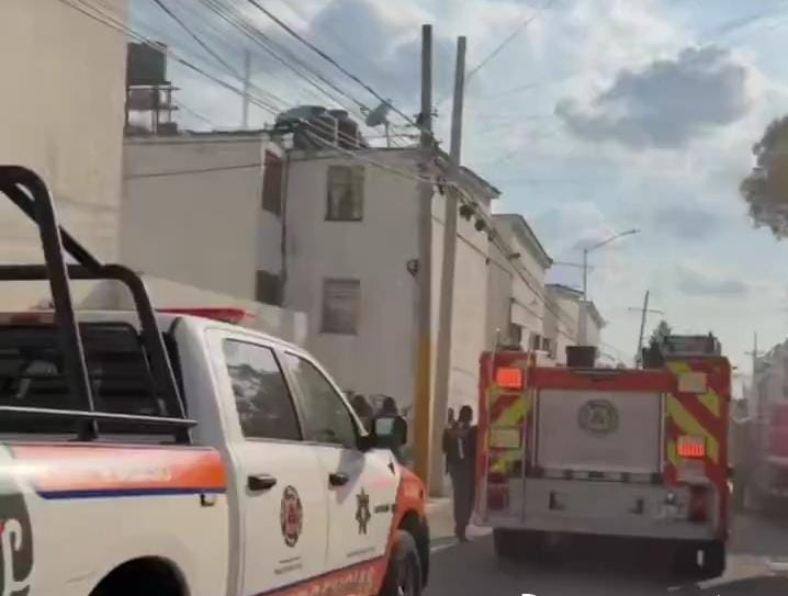 Incendio causa movilización en Infonavit Fuentes de San Bartolo