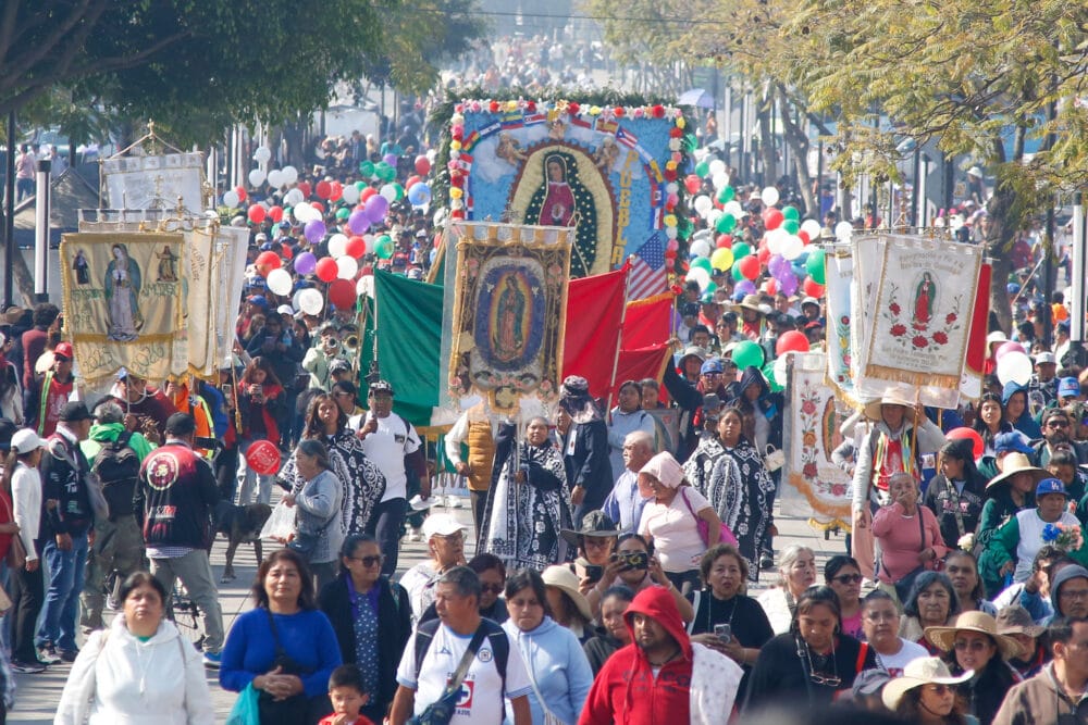 Fervor poblano inunda la Basílica de Guadalupe en peregrinación anual