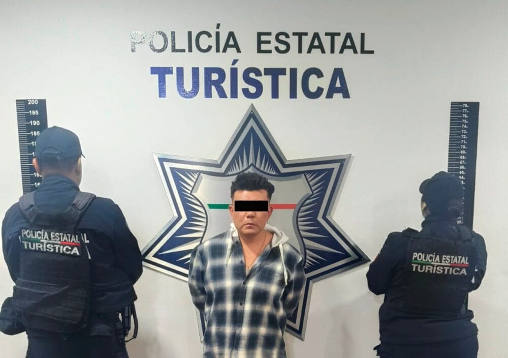 Policía Estatal Turística detiene a un hombre por robo en el Centro Histórico de Puebla