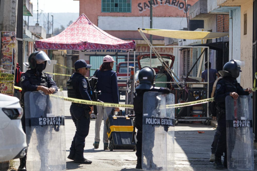 FGE localiza restos óseos durante cateos en el Mercado Morelos; continúan diligencias