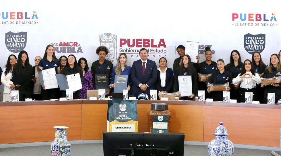 Armenta Mier reconoce a Guerreras de Puebla y fortalece deporte femenil 