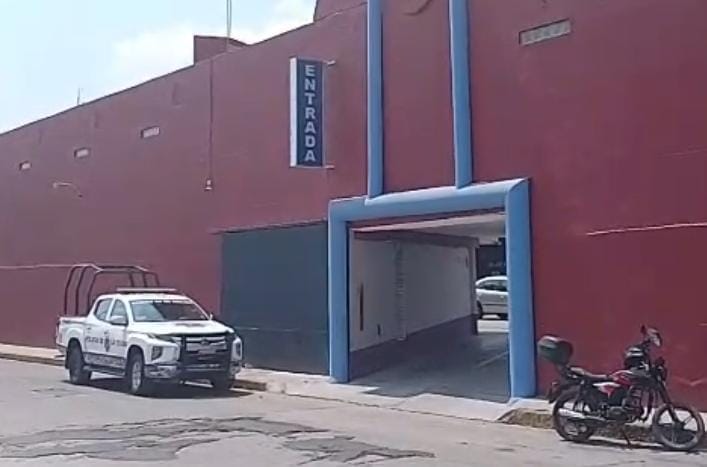 Muere hombre de presunta causa natural al interior de Motel Jacarandas