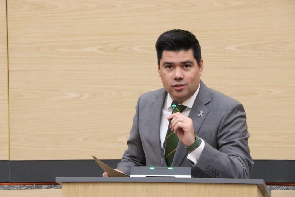 Propone Jaime Natale considerar como discriminación impedir el acceso a lugares con perros guía