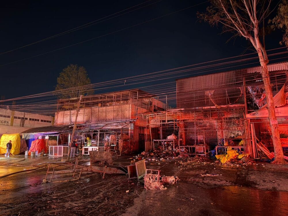 Incendio en la Central de Abastos deja 5 negocios afectados y una bodega