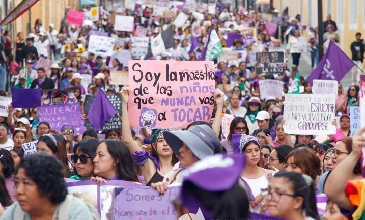 ​Grito de justicia en Puebla: La marea violeta recorre el corazón de la ciudad