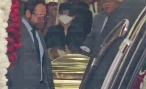 ​En un féretro de metal dorado, trasladan restos de “El Mencho” a su última morada en Zapopan