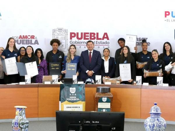 Armenta Mier reconoce a Guerreras de Puebla y fortalece deporte femenil
