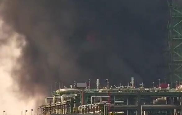 Pemex confirma incendio en refinería Dos Bocas; no hay heridos
