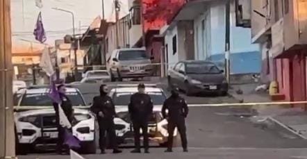 Comando armado balea vivienda y calcina vehículos en la colonia Lomas 5 de Mayo