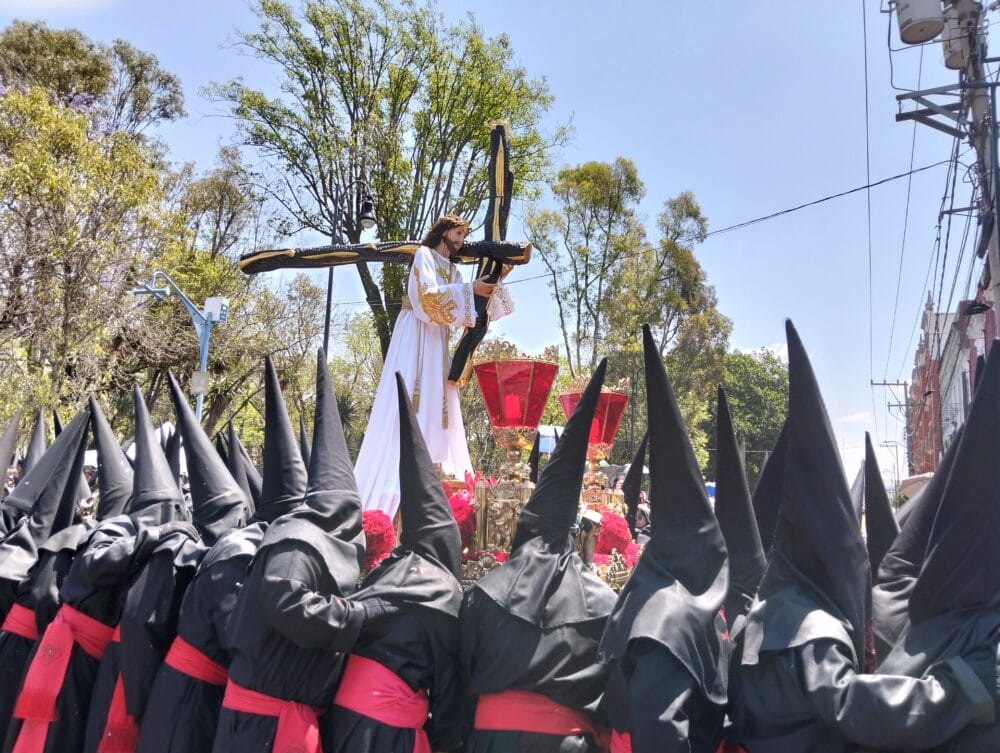 Fe multitudinaria: Más de 190 mil personas se unen a la XXXIV Procesión del Viernes Santo en Puebla