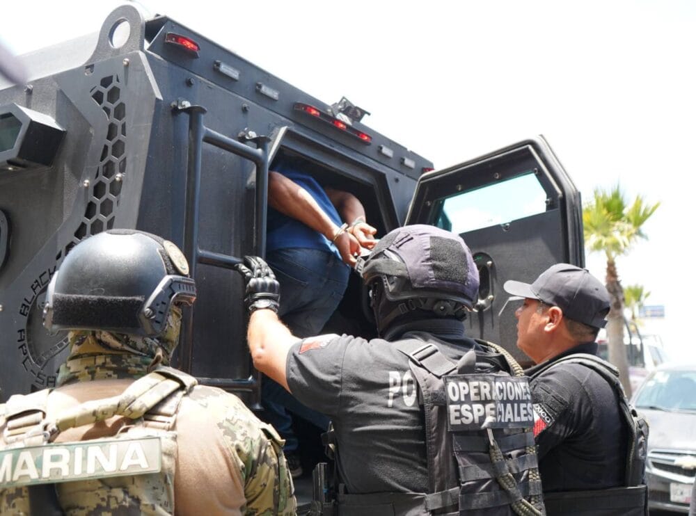 SEMAR, SSP y FGE realizan traslado de “El Bukanas” al penal de Tepexi