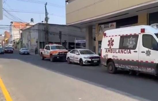 Balacera en la 25 Sur y 3 Poniente deja tres heridos en presunto asalto a cuentahabiente