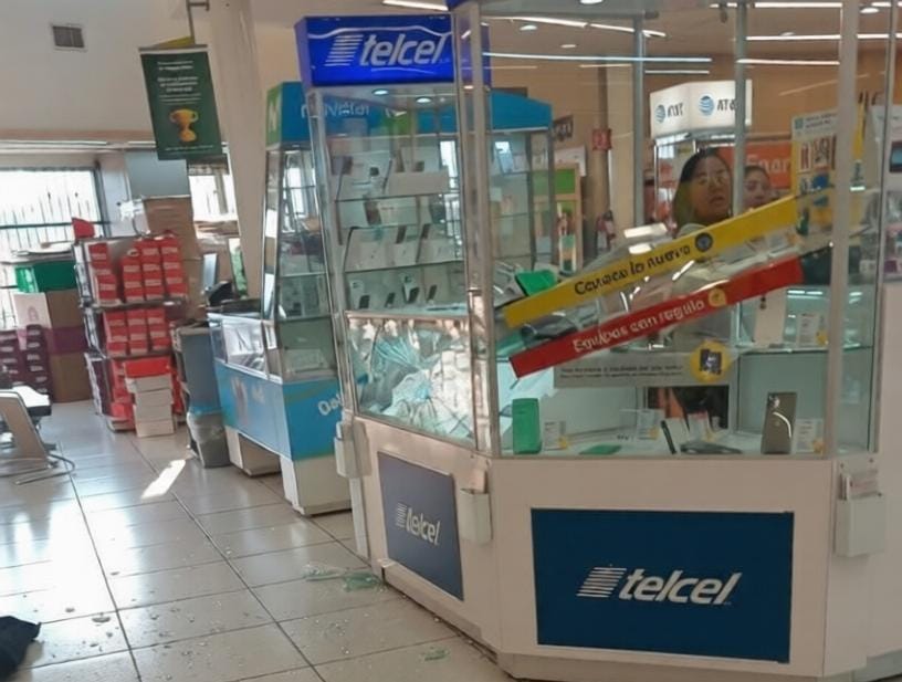 Violento asalto en Coppel Chapultepec: Ladrones sustraen equipos de telefonía celular