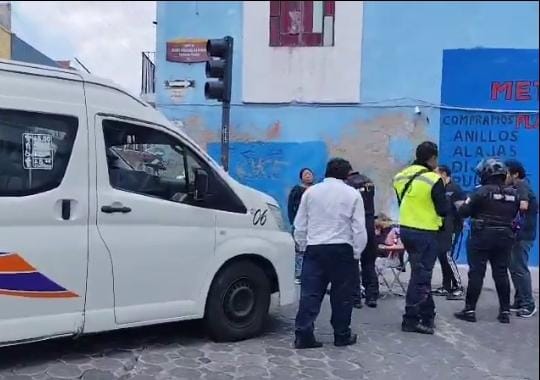 Accidente en la 4 Sur y 9 Poniente: Ruta 72 impacta a adulta mayor