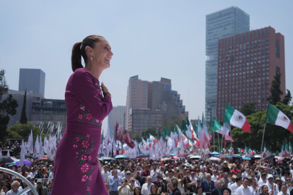 ​Claudia Sheinbaum rinde cuentas ante miles de personas en el Monumento a la Revolución