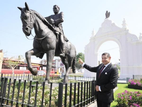 Rehabilita Gobierno del Estado el Arco de Loreto y devela escultura de Ignacio Zaragoza