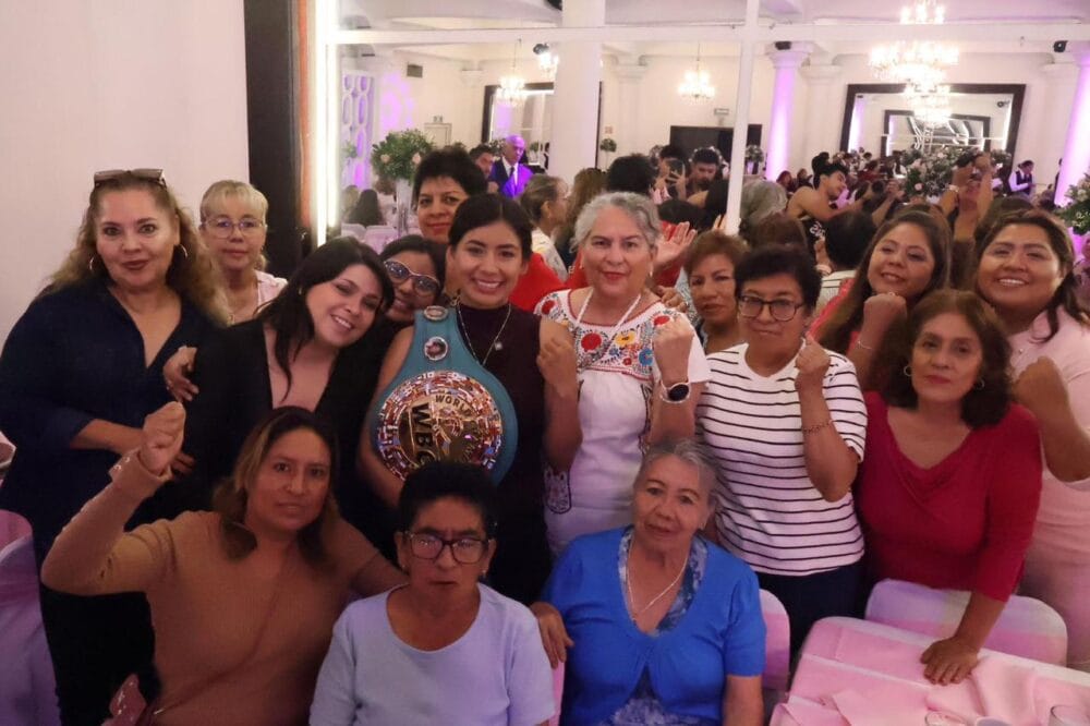 Mamás poblanas celebran su día junto a Gaby “La Bonita” Sánchez