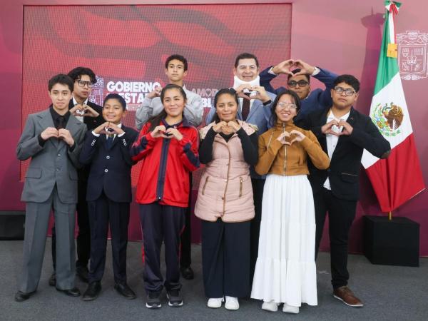 Gobierno Estatal apoya a talento poblano rumbo a olimpiada matemática en Singapur