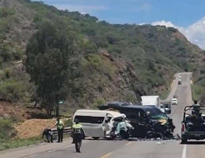 ​Tragedia en la Oaxaca–Cuacnopalan: Choque frontal deja 7 muertos y 11 heridos