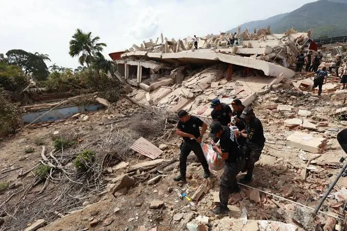 Sube a 1,719 la cifra de muertos por los devastadores terremotos en Venezuela