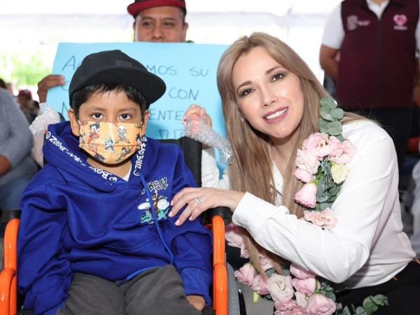 Encabeza Ceci Arellano Jornada del SEDIF en beneficio de familias de Santo Tomás Hueyotlipan