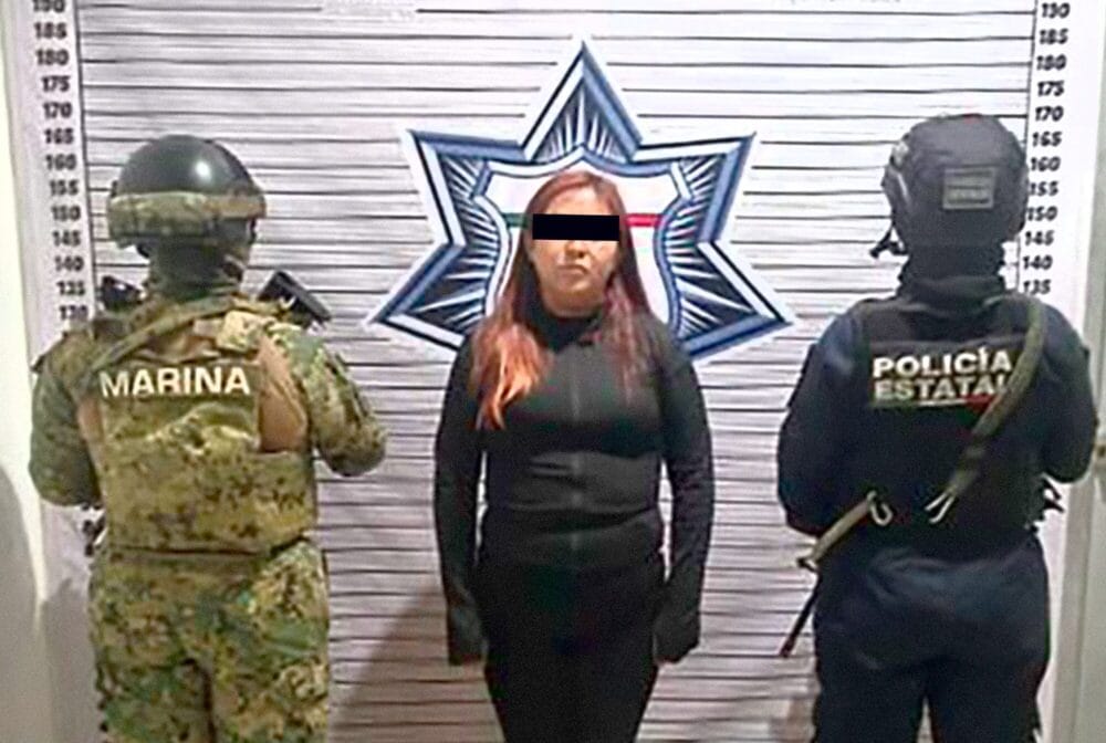 Seguridad Pública y Marina detienen a mujer presuntamente dedicada al robo