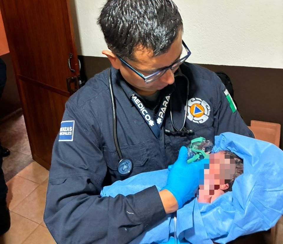 ​Protección Civil Municipal auxilia a mujer tras dar a luz en el Centro Histórico