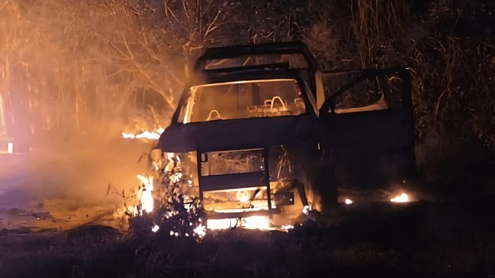 ​Detienen a un hombre y queman tres patrullas durante disturbios en Huaquechula; ya hay calma