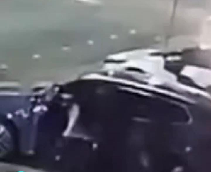 ​Intentan despojar de su camioneta a conductora en Camino Real a Momoxpan